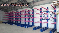 Konzolni regali z magenta nosilci Konzolni regali z magenta nosilci