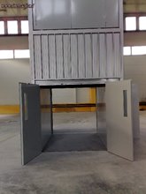 Samonosilna oblecena konstrukcija voznega jaska tovornega dvigala 