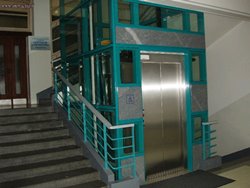 Panoramsko dvigalo znotraj stopnisca s centralnim cilindrom-3